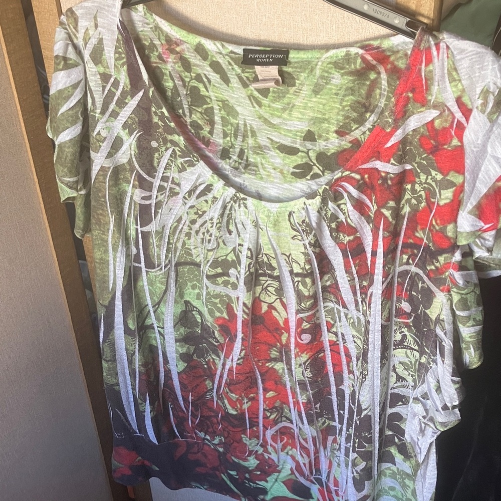 FINAL MARKDOWN Perseption Red and Green Floral Blouse 1X